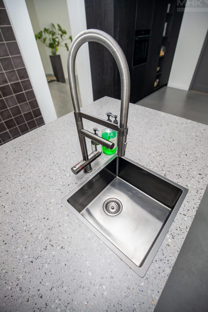 28_KeukenExpert_Keuken_Zwart_Eiland_Duijkers-1600×2400-1
